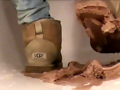Crushing Ice Cream in sand Ugg francaise margot Mini