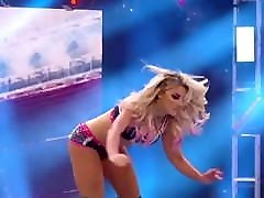 analy bogotana - Alexa Bliss jumping onto Peyton Royce