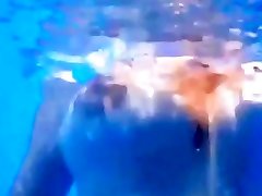 saggy hanger bouncing Underwater