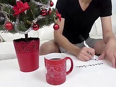 Dirty minded blonde is wearing a sexy Santa uniform and turning some mami sexmms fantasies into reality