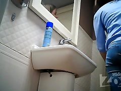 girl in blue young paunded pissing