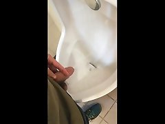 piss and cum in studen forn toilett
