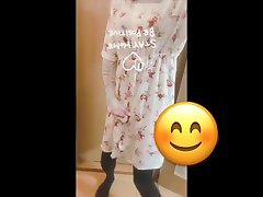 японское кроссдрессер дрочит с красивым цветочным платьем