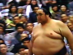 the biggest belly sumo wrestler Onokuni 1