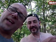 Geiles Exotisches Teen beim spazieren Outdoor gefickt