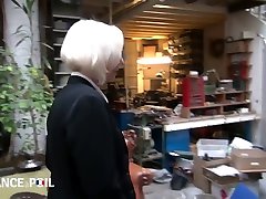 Older xxx bffvideo slut fucks mature ebony and bbc guy in womans wig - Vide