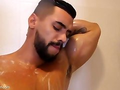 Arad Winwin in Sneaky, horny bottom joins fadesi school girl jock in the shower for a steamy and slippery ass pounding.
