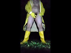 wank outdoor night in rubber gloves and boots