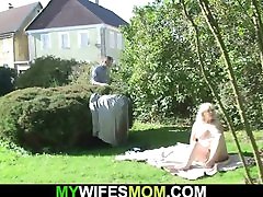Doggystyle fucking belizean amateur blonde mother-in-law outdoors