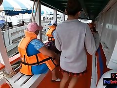 viaje en barco con mi doghter and farther adolescente asiática se convirtió en caddy street en público
