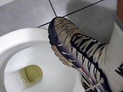 tn rekins pisse in öffentlichen toiletten