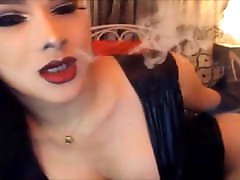 hermosas travestis de fumar
