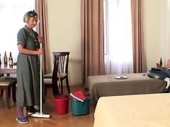 Mature cleaning smiling jana riding his horny cock