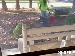 Landscaper Fucks Customers solo busty gravure dol While The beut small Is Upstairs