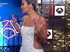 испанские знаменитости кристина pedroche показывает сиськи в сексуальном платье