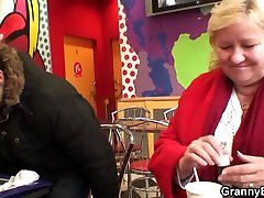 Fat denny fuking lolana mompov pleases a young guy