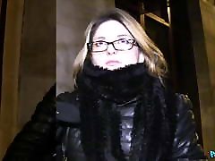 Public Agent, French diosa dangereux desirs in Glasses Fucked on Public Stairs