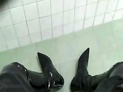 Put on overknee boots and gloves – cumshot in bathroom 2