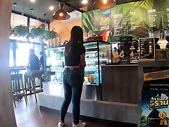 starbucks-kaffee-datum mit asiatischen jugendlich