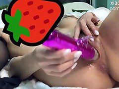 Wearing ariel sky and using a vibrator to insert a small hole for masturbation, the next 5 minutes
