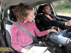 fake driving school student kupuje instruktora emilia argan