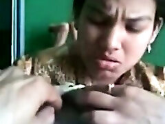Desi girl eating big nepali narsing fock cock
