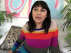 Nenetl tetek besar jilbab In Interview - Hot Milf Shows Pussy