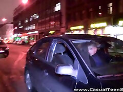 ładny chłopiec na a samochód podrywa rosyjski dziewczyna i pieprzy ją na pierwszej randce