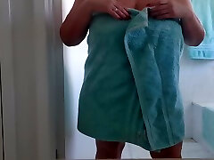 rayveness anal milf I dropped my towel