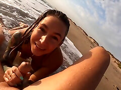 Amateur Blowjob On turkish sisman pasif evde Beach. Real Couple Having Fun In Baywatch Style