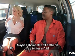 британская милфа bigboob скачет на черном парне в машине перед gystyled