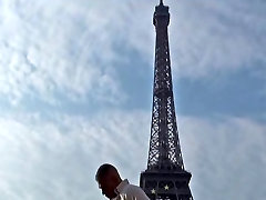 Sesso pubblico dalla Torre Eiffel
