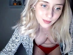 नग्न सुनहरे बालों वाली किशोर लड़की बिल्ली हस्तमैथुन वेबकैम पर