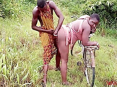 Okonkwo Gave The Village Slay Queen A Lift With His Bicycle, Fucked Her Outdoor 6 Min