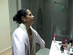 Very sara walker cum blast stepmom gets recorded while showering