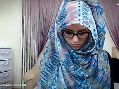 MuslimKyrah does Arab Webcam Show wearing a Hijab at ArabianChicks
