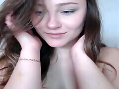 russo bella ragazza mostra il suo corpo first time askar in webcam