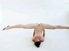阿拉Sinichka裸体-体操运动员3
