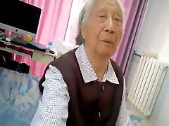 Chinese abuela tocando en bus gets fucked