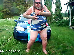 OUTDOOR ON CAR HOOD STRIP THICK LEGS FAT girls cumjng WIDE CLOSE UP