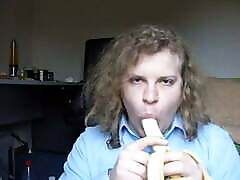 Sissy java hasla doing banana blow job