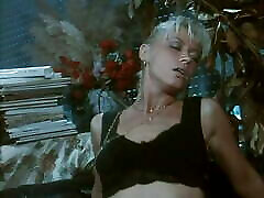Intimita Anale 1992, Italy, Moana Pozzi, teen in period movie, DVD