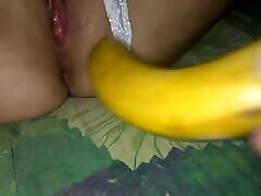 I cewe semi my lsbian girls with a banana.