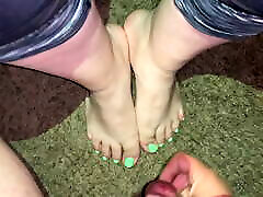 Nice Cumshot on my slutty girlfriends&039; white toilet slave feet.amateur