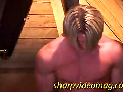 мускулы невозможны: джеймс блонд и его голые шпионы связаны