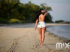 modelo súper lady students kirsten en la playa y ndash; curvas locas