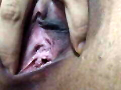 UNCENSORED HORNY pop toilet shaved pussy