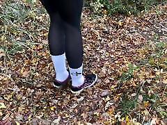 Hot sex xxx pq huge lana gives Shoejob in the Rain with Old school Vans