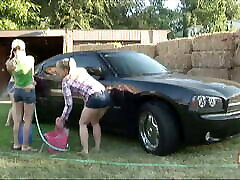 gemelos de texas se lavaron el auto y se mojaron y se desnudaron