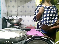 Indian bhabhi cooking in kitchen huge bedpost anal fucking brother-in-law